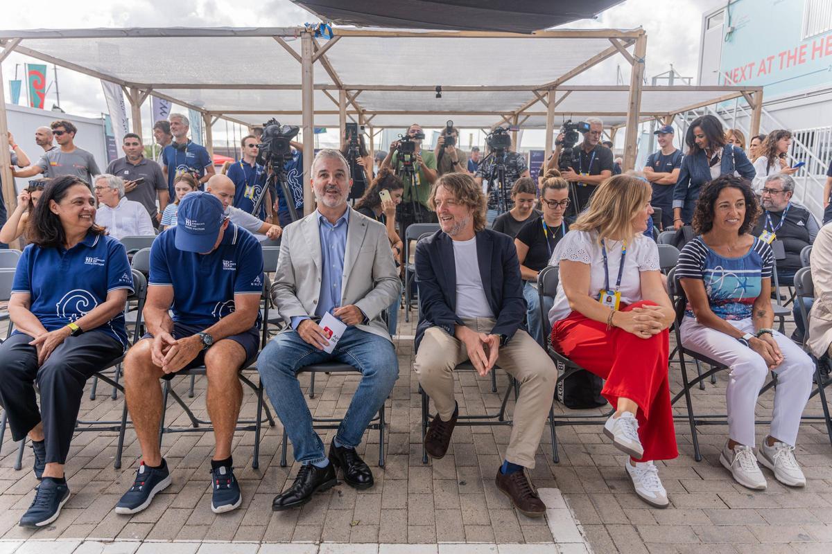 Jaume Collboni visita los equipos Youth y femenino de la Copa América