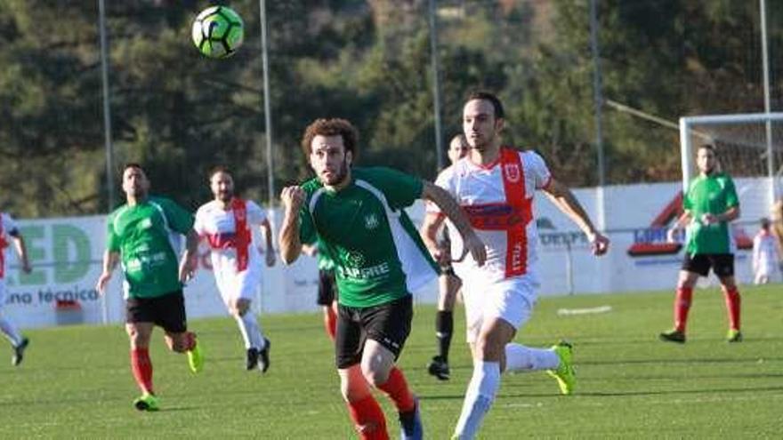 Un lance del partido de ayer en el Monte da Aira. // Iñaki Osorio