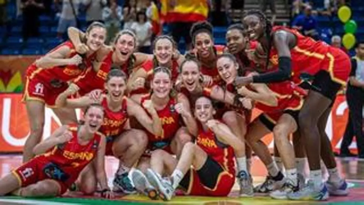 Una colosal Awa Fam pone a España a un paso de la final del Mundial U17