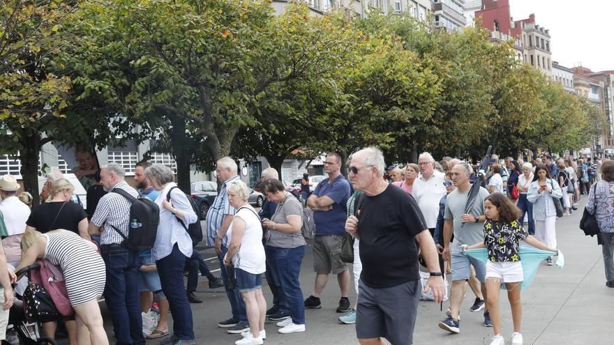 Más de 2.500 turistas llegan a Gijón en dos cruceros