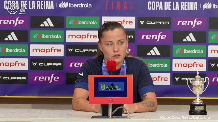 Claudia Pina: "Cuando la gente disfruta de nuestro juego es porque nosotras también estamos disfrutando en el campo"