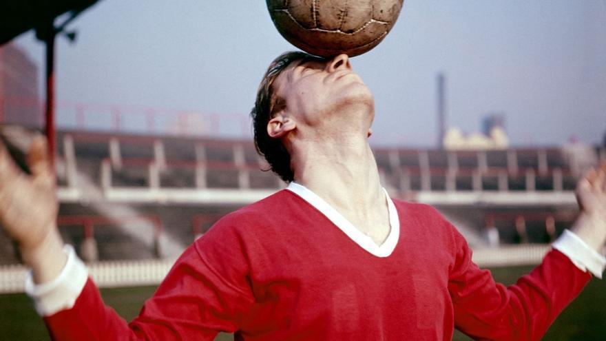 Bobby Charlton, en
su época de futbolista,
en Old Trafford. | EUROPA PRESS