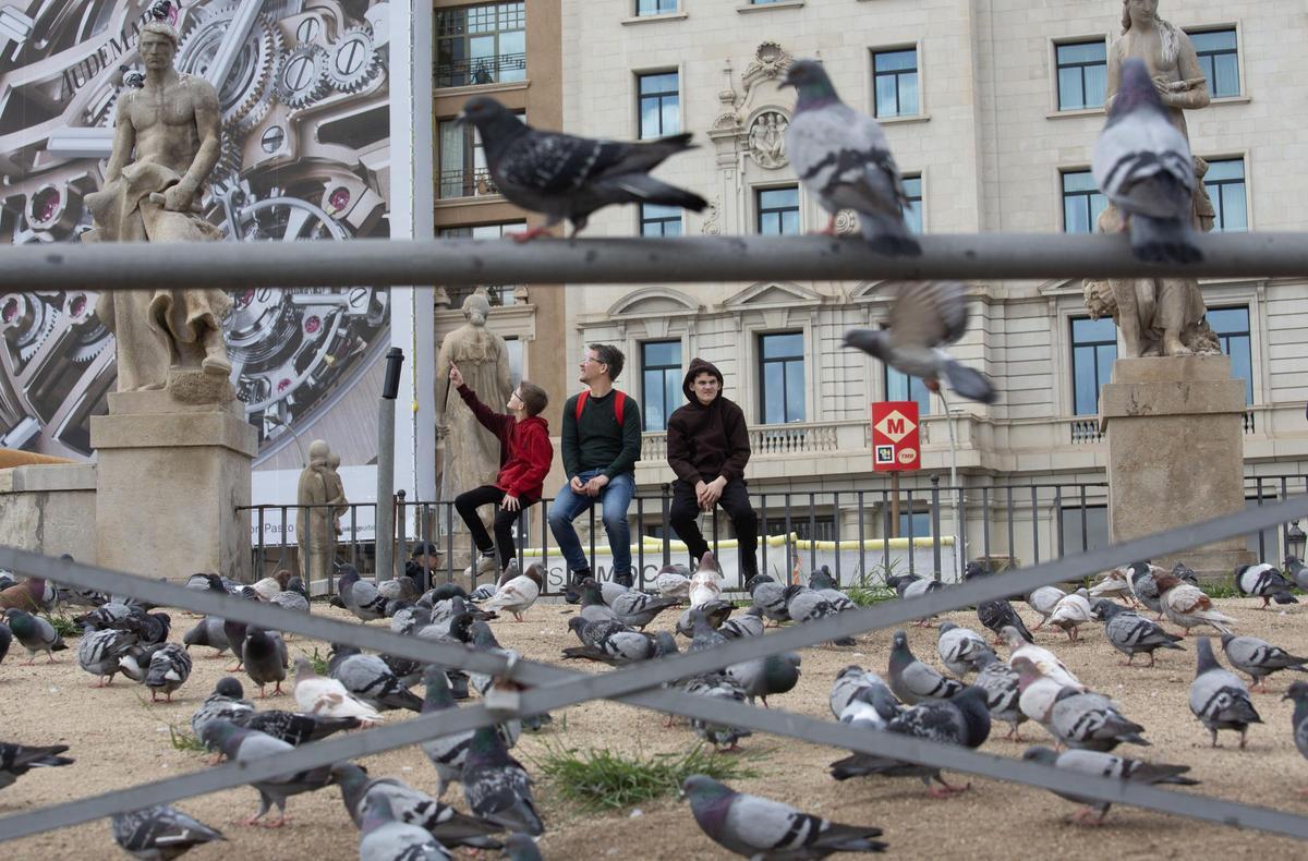 Los turistas llenan Barcelona pese al mal tiempo