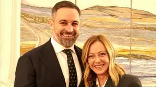 Abascal traslada a Meloni la "grave situación política" que vive España