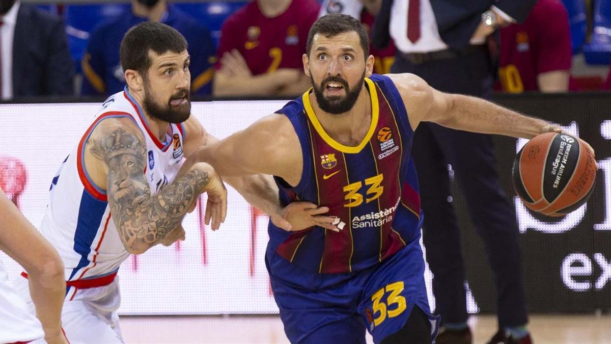 Nikola Mirotic se va de Moerman ante el Anadolu Efes