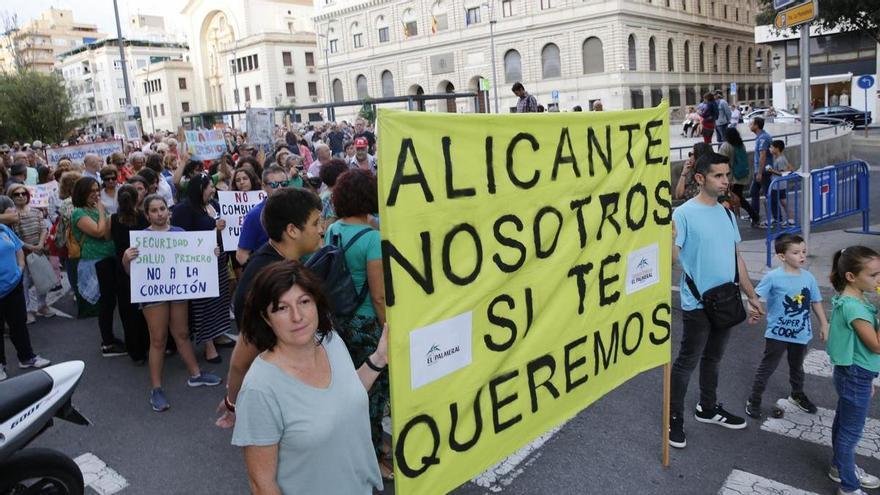 Presión vecinal en Alicante contra el Gobierno central por el recurso contra la &quot;ley antimacrodepósitos&quot;