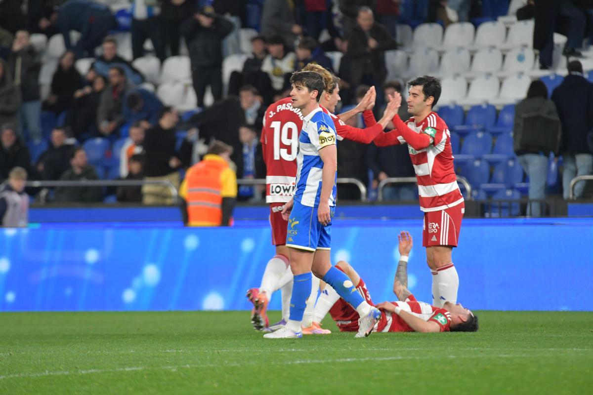 Un Dépor estéril cae ante el Granada en Riazor (0-2)