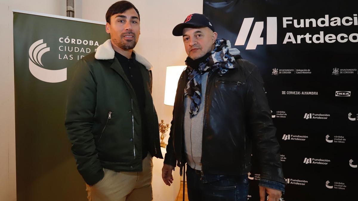 El creador de videoarte Juan López y el escritor y periodista Bruno Galindo intercambian impresiones sobre sus propuestas artísticas