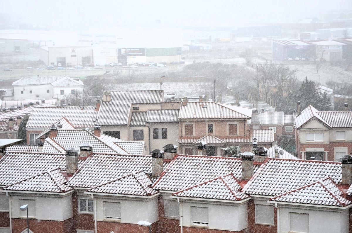 Benavente amanece vestida de blanco