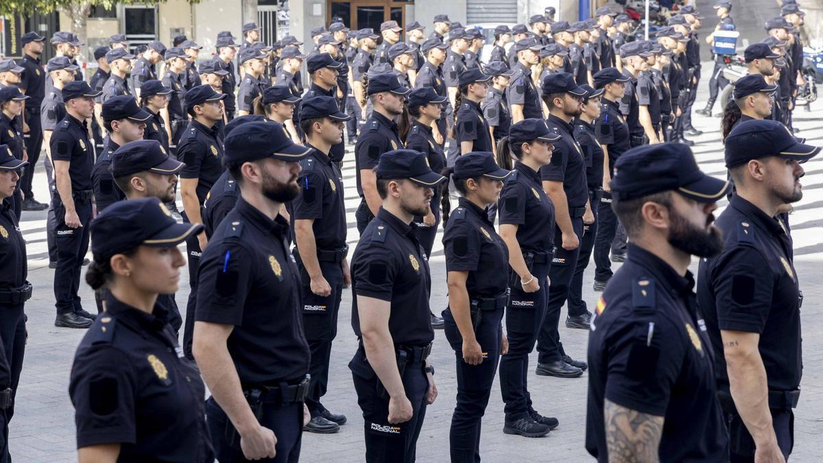 La Policía Nacional presenta 152 nuevos policías que reforzarán durante sus periodo de prácticas las plantillas de las Comisarías de la provincia de Alicante