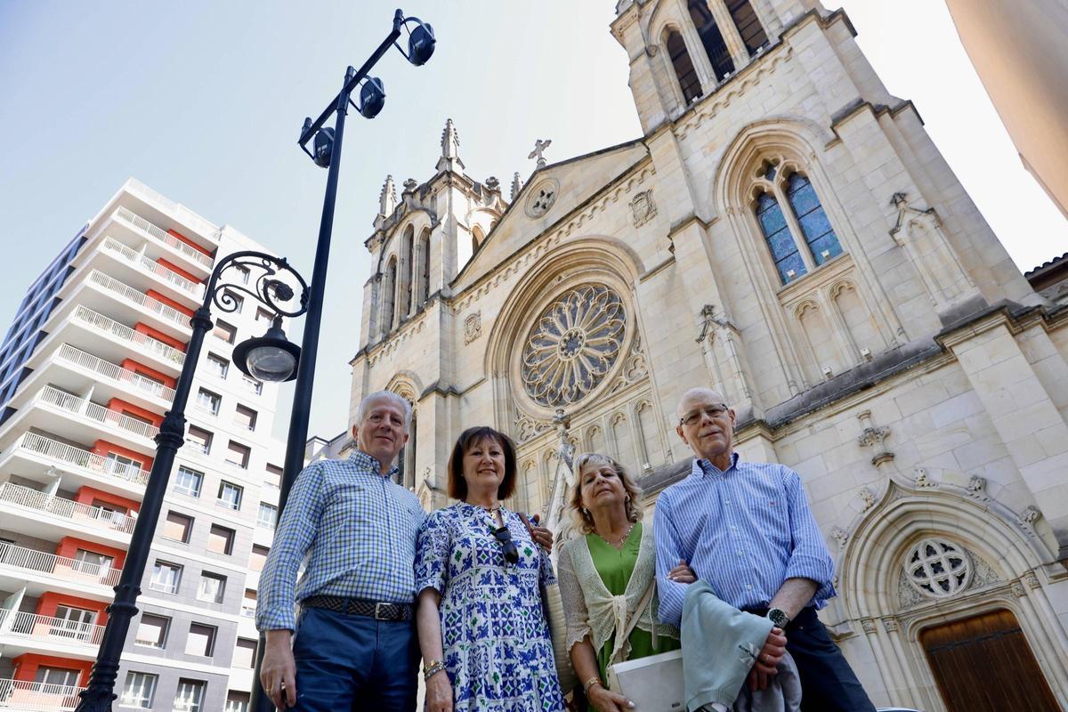 La misa de celebración por los 125 años de la iglesia gijonesa de San Lorenzo, en imágenes