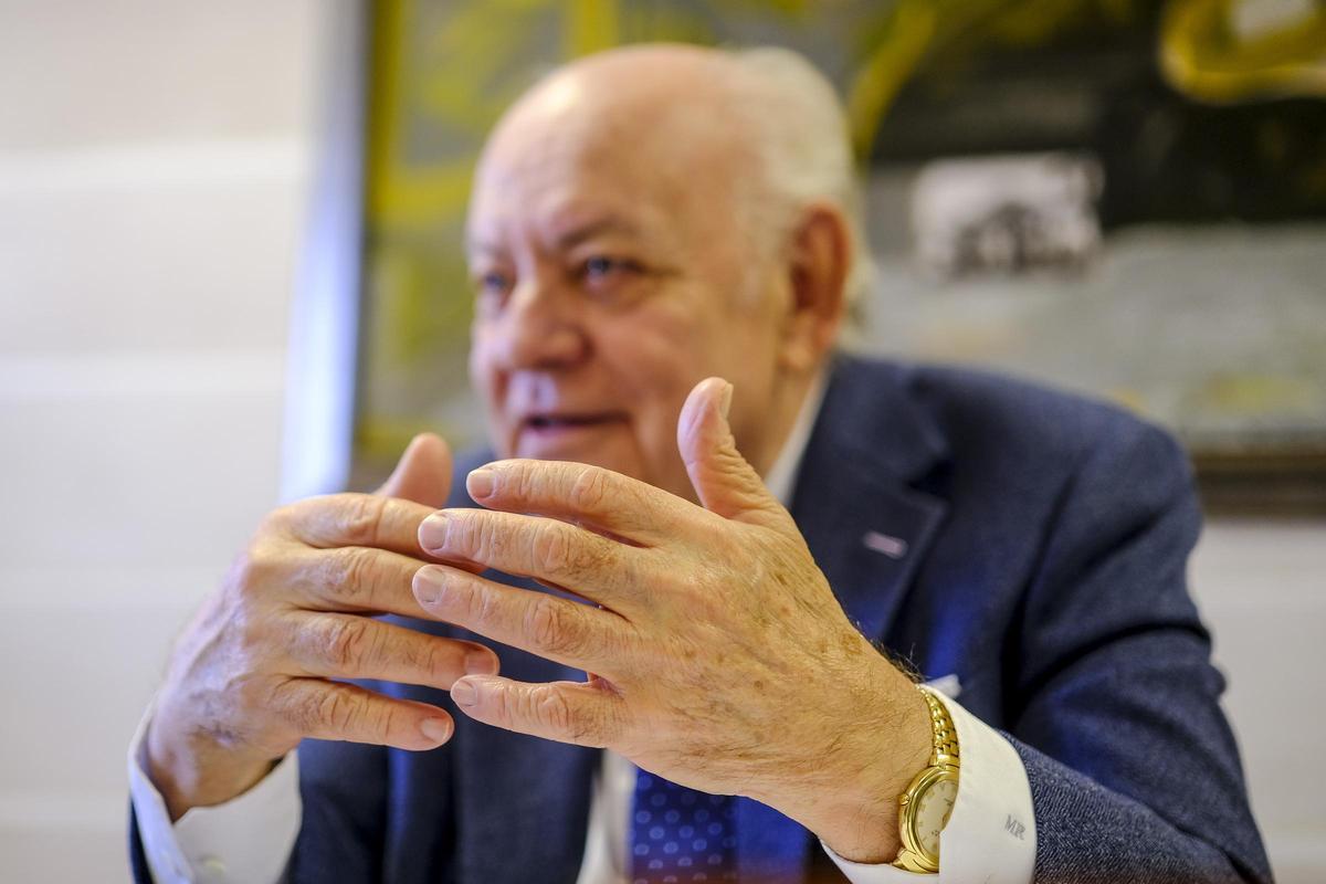 Mario Rodíguez en su oficina de Venegas.