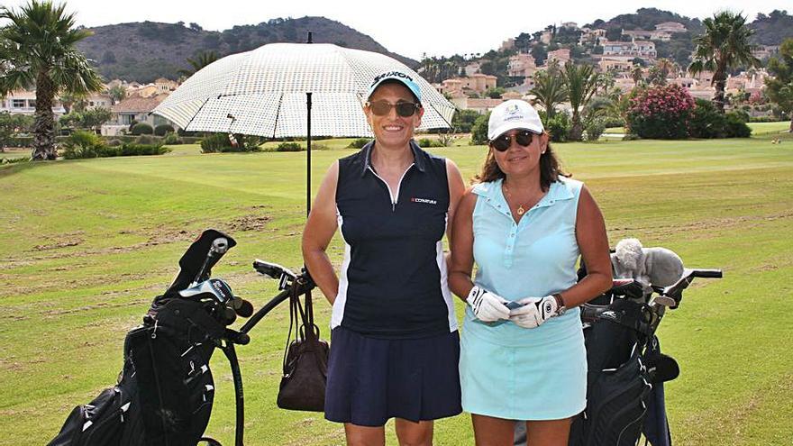 Paola Cereijo con Mercedes Llorens. | A.G.