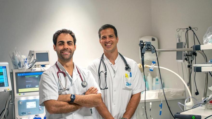 Dr. Josep Ramon Cugat i al Dr. Borja Domingo, pneumòlegs d’Althaia: “No existeix un consum segur de tabac, cada cigarreta té impacte sobre la salut”