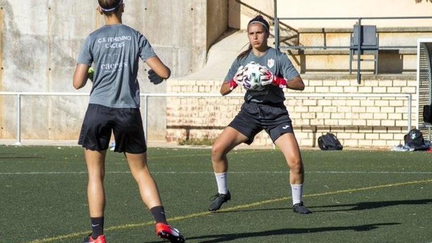 Las futbolistas de la Liga Iberdrola, entre ellas las del Femenino Cáceres, piden un protocolo claro