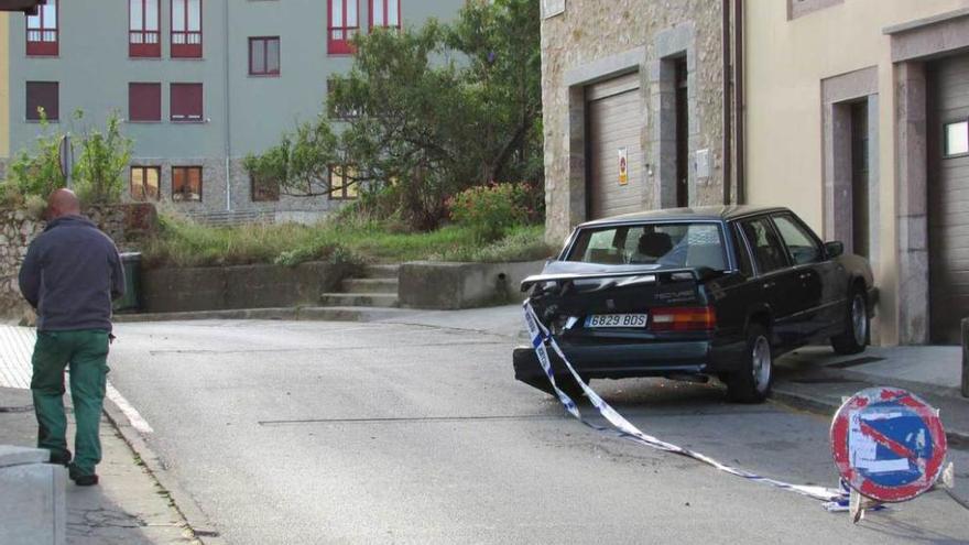 Espectacular accidente en el puerto deportivo de Llanes