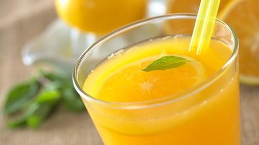 Dos vasos diarios de zumo de naranja reducen el nerviosismo