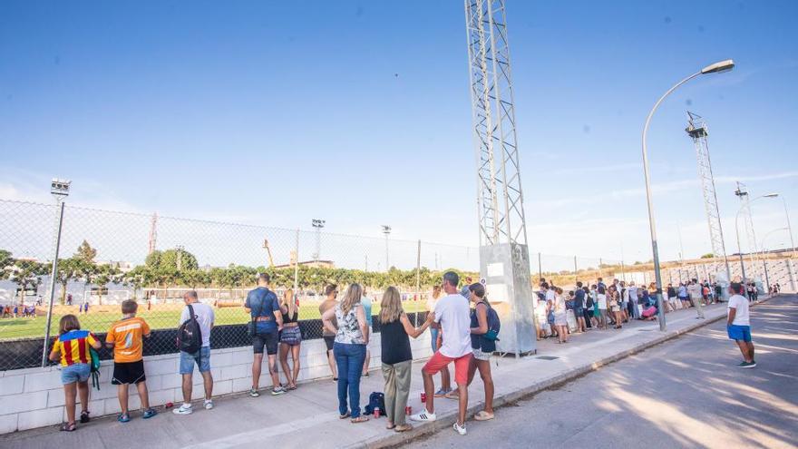 Muchos aficionados en el estreno de Cheryshev