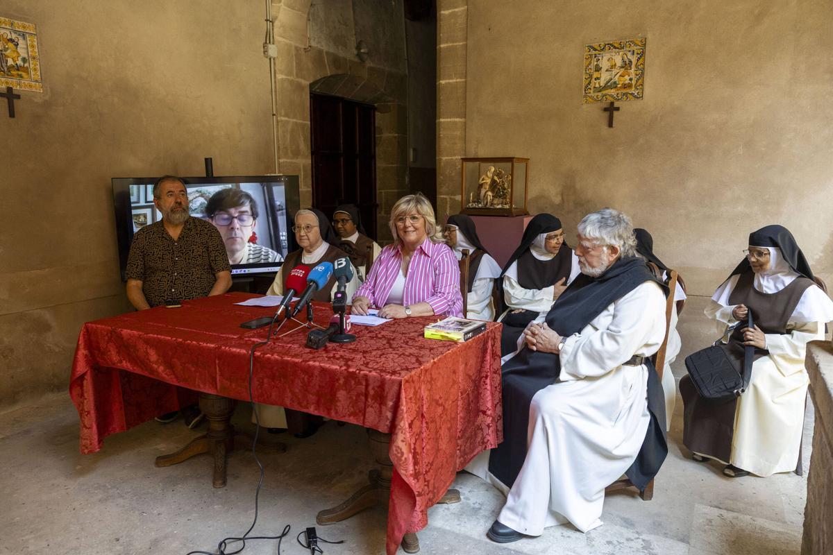 La rueda de prensa de las religiosas del monasterio de Santa Isabel en imágenes