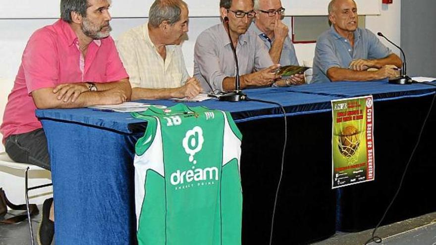 Casero, Mensa, Batanés, Peñarrubia i Flores, durant la presentació