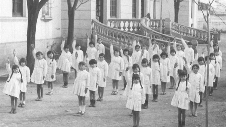 90 años de enseñanza y medicina, en el colegio Antonio Machado