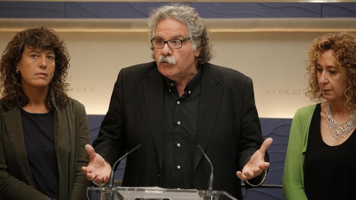 Teresa Jordà, Joan Tardà y Ester Capella, en una rueda de prensa en el Congreso.