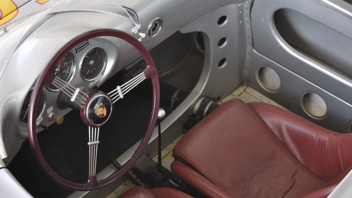 Puesto de conducción del Porsche 550 Spyder de 1954