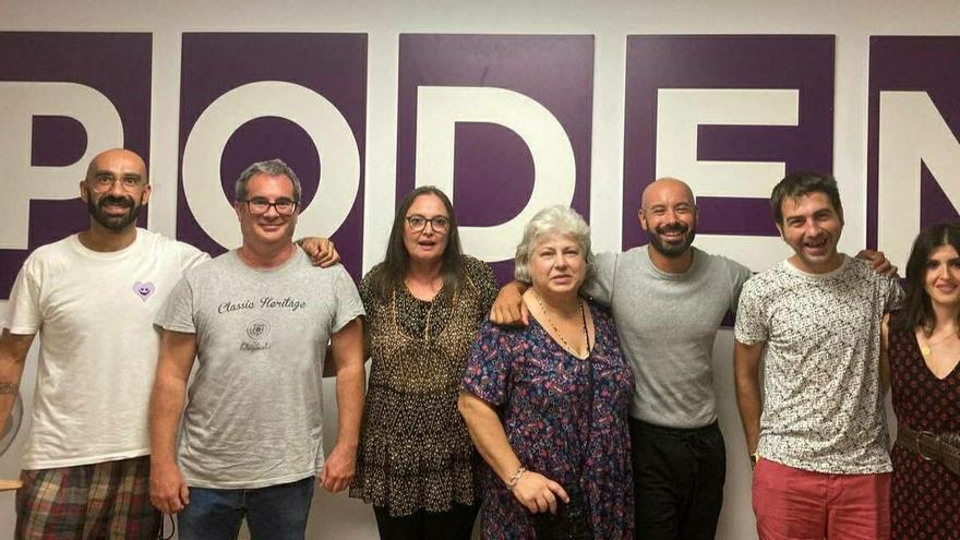 La ejecutiva de Podemos Alicante tras la reunión en la que se ha acordado el relevo en la secretaría de Organización.