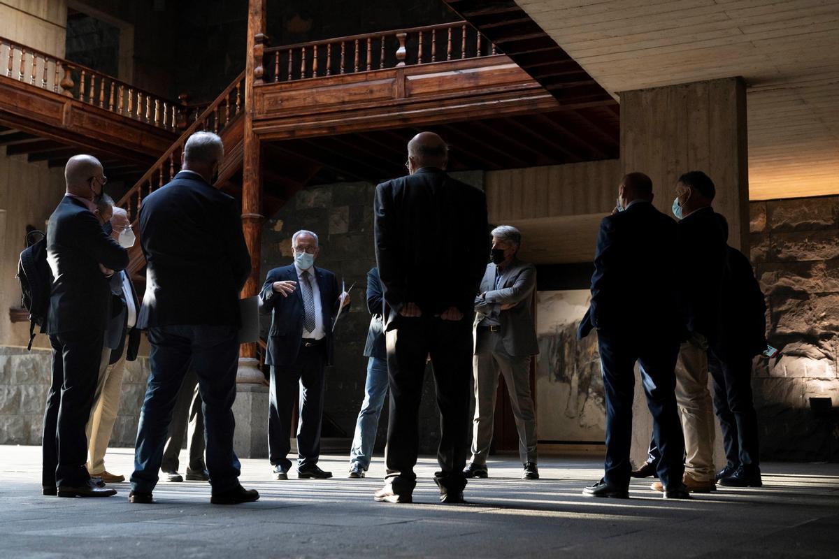 Encuentro previo a la reunión de esta mañana de Ángel Víctor Torres y Sebastián Franquis con Fepeco