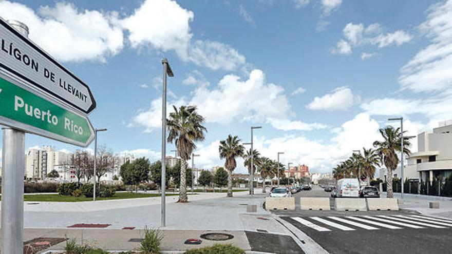 Nueva señalización en la confluencia de la autovía del aeropuerto con la calle Puerto Rico.