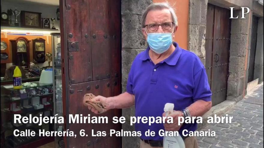 Desescalada en Canarias | Pedro Macías prepara su joyería para abrirla tras la crisis del coronavirus
