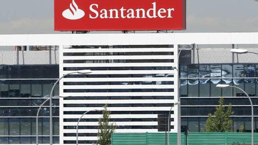 Ciudad financiera del Santander en Boadilla, registrada ayer.