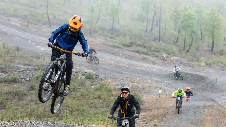 La Bike Trails de Quereño: De las cenizas de los incendios de Valdeorras, a la esperanza de un futuro turístico, a golpe de pedal