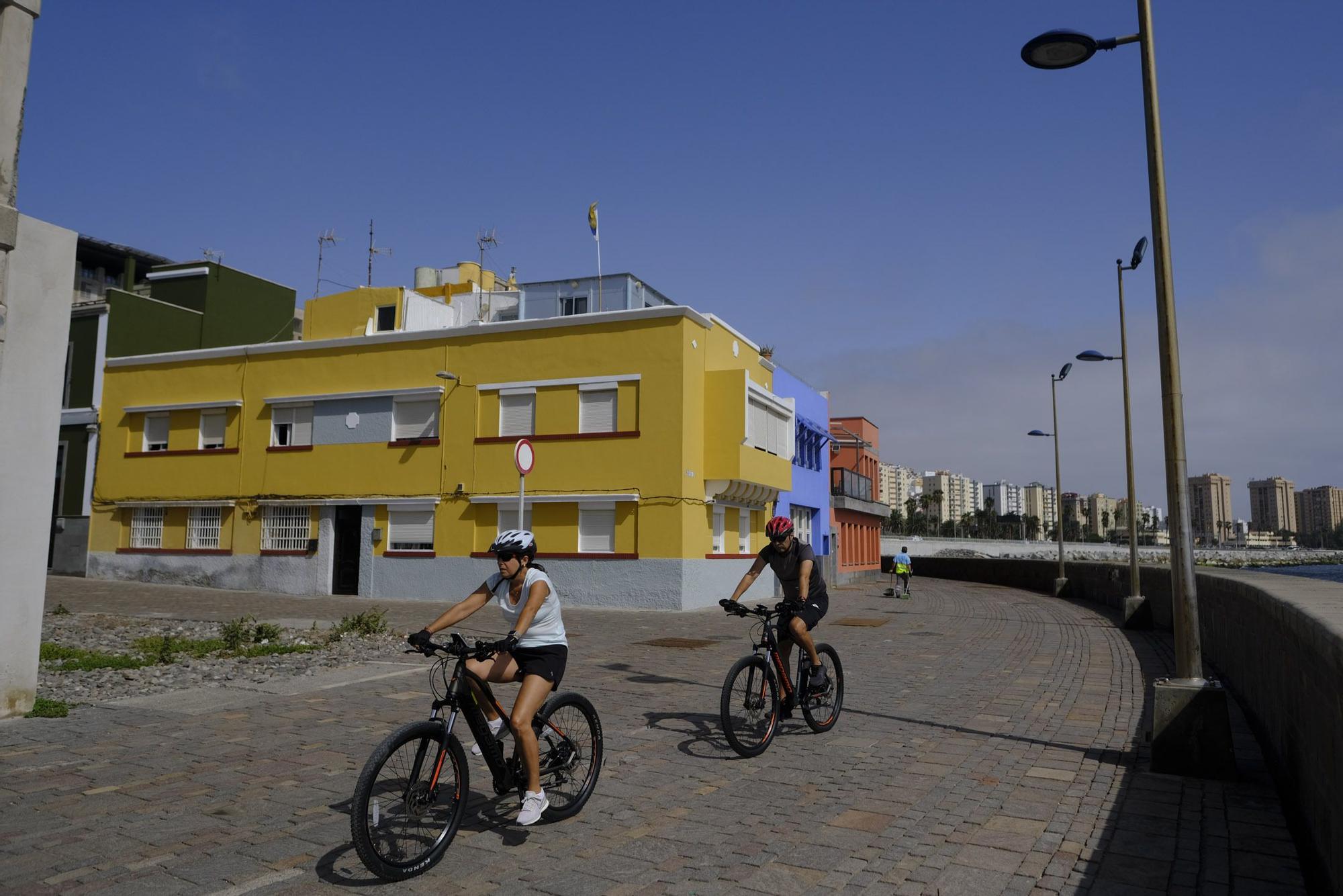 Los vecinos se quejan del pésimo estado del paseo del barrio de San Cristóbal