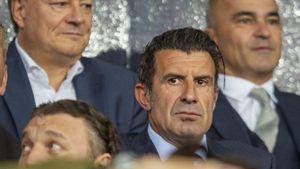 Crits de l’afició blaugrana contra Figo