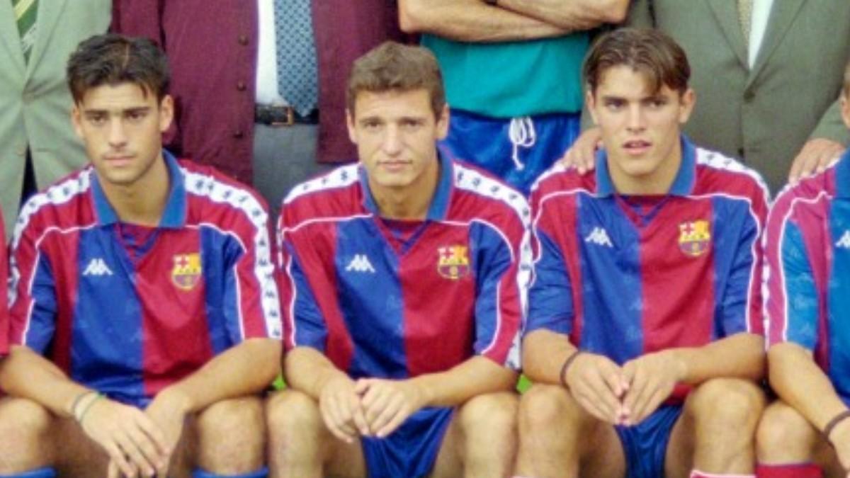 Quique Cárcel, en el medio de esta imagen de la plantilla del Barça C 95-96, jugó dos temporadas en el fútbol base del FCB