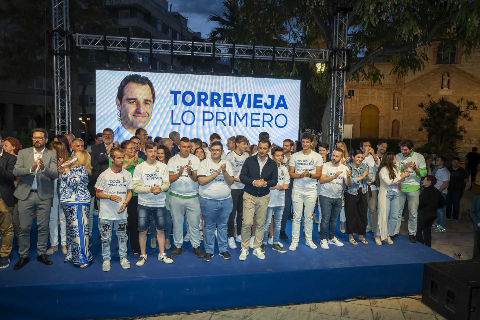 Mitin de arranque de campaña de Eduardo Dolón en la plaza de la Constitución de Torrevieja