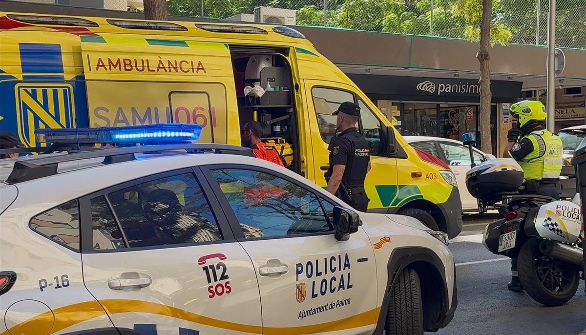 Dos heridos al caerles encima un suicida que se lanzó de un piso doce en Palma