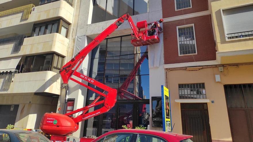 Burriana refuerza la fachada del teatro Payà para evitar desprendimientos de cascotes