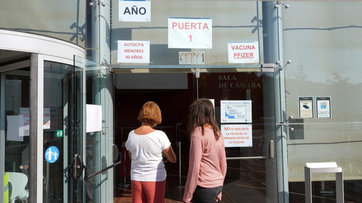 Vacunación en el Centro Miguel Delibes.