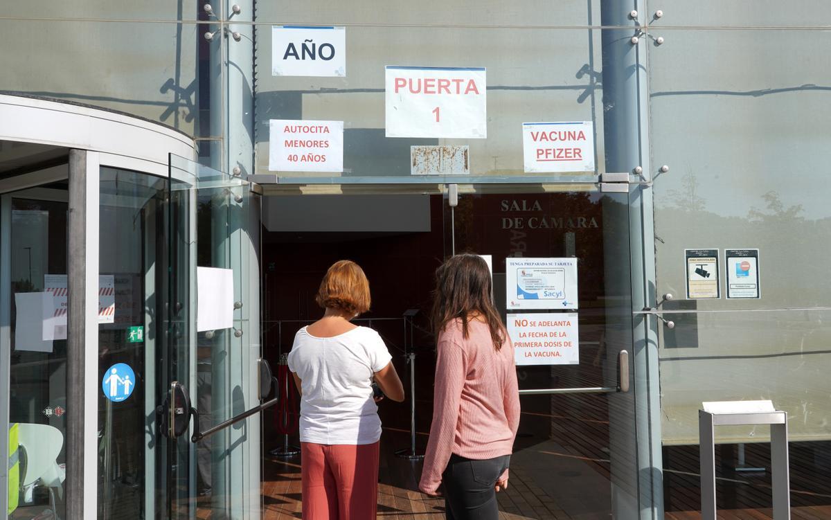 Vacunación en el Centro Miguel Delibes.