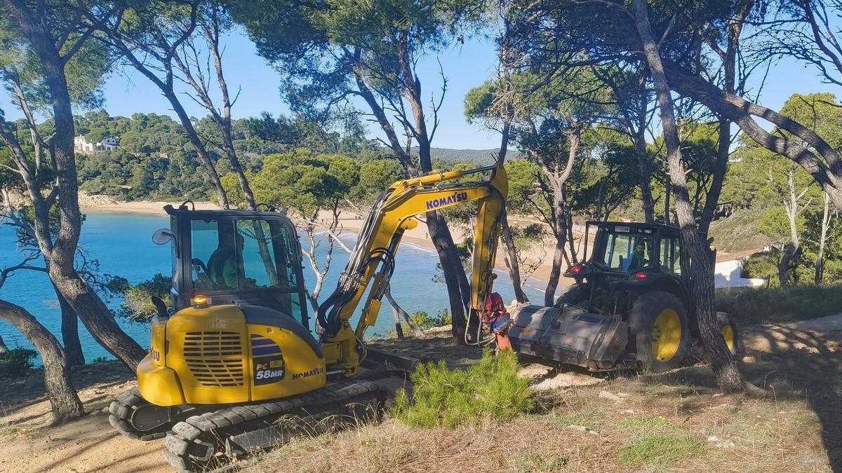 Les màquines arranjant el camí.