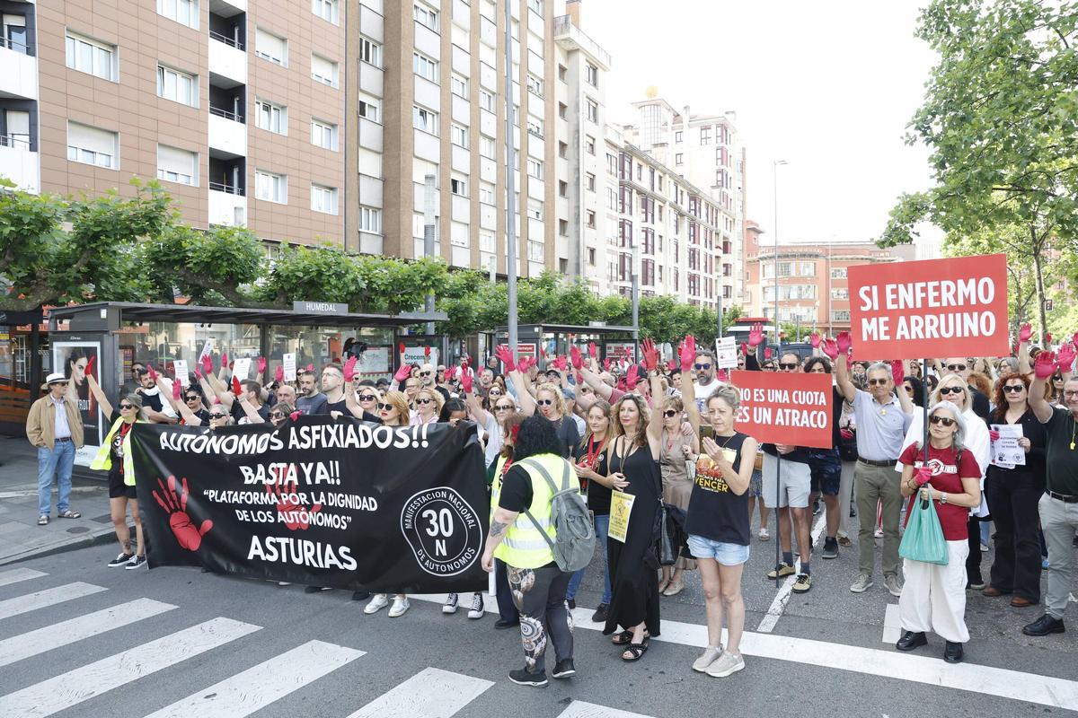La protesta de los autónomos en Gijón, en imágenes La protesta de los autónomos en Gijón, en imágenes