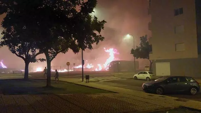 Video | Incendio forestal en la madrugada de este sábado en Plasencia