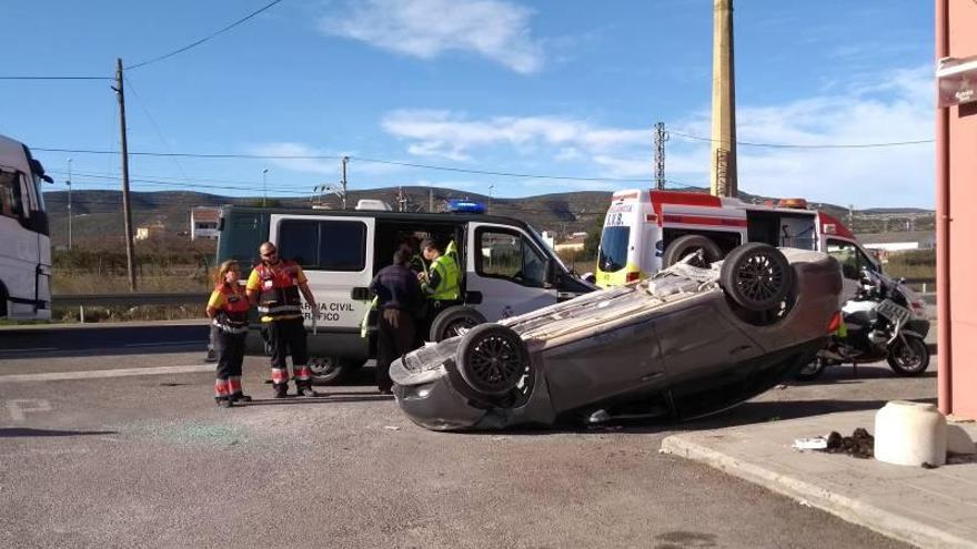 Un herido grave en un accidente en Alcalà