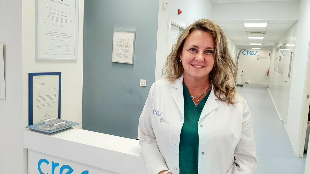 La medica especialista de Clínica Cres, Elena Guallar, destaca los beneficios de la medicina regenerativa.