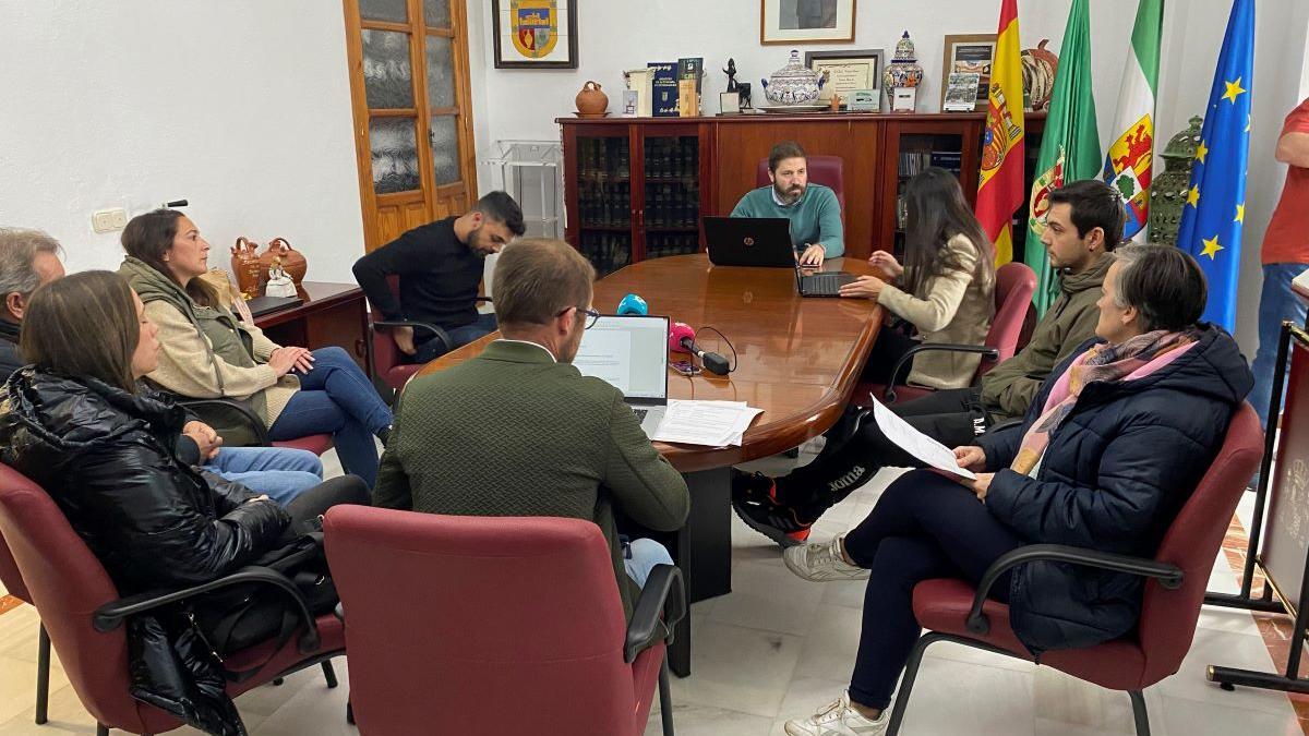 Un momento del pleno municipal celebrado ayer en Salvatierra de los Barros.