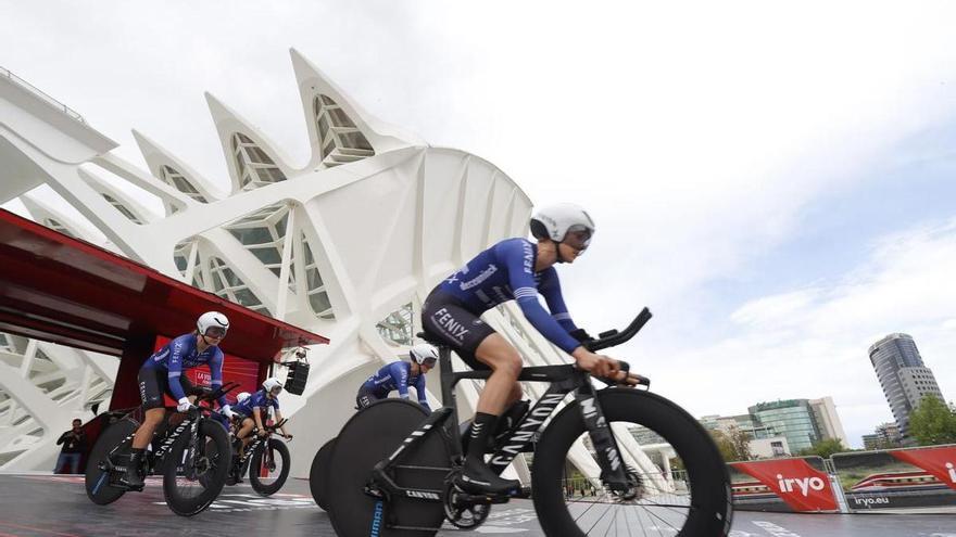 Primera etapa de La Vuelta a España Femenina 2024 en València