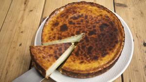 Tarta de queso y porción de Jon Cake.