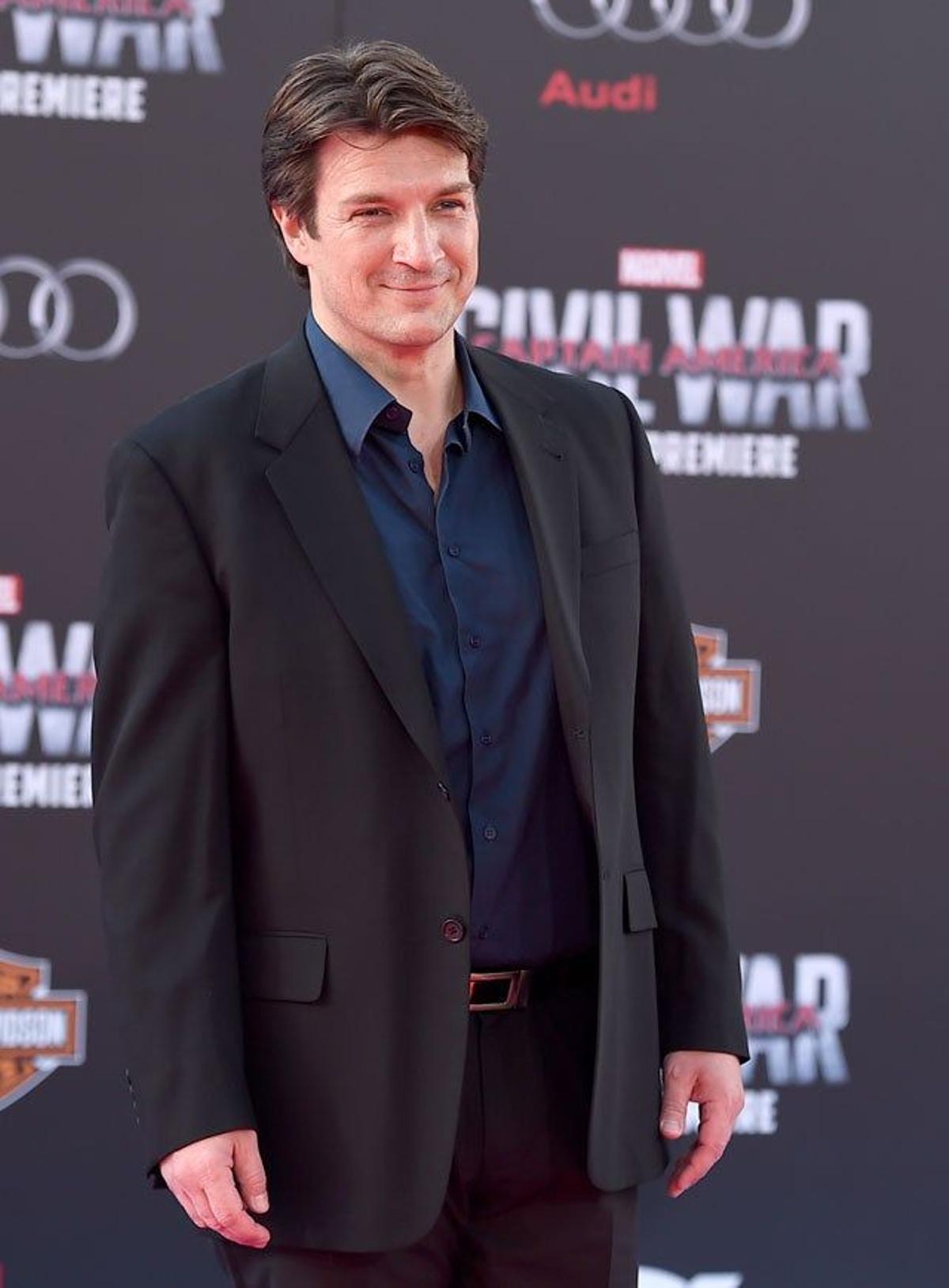 Nathan Fillion, en la première de Capitán América: Civil War en Los Ángeles.